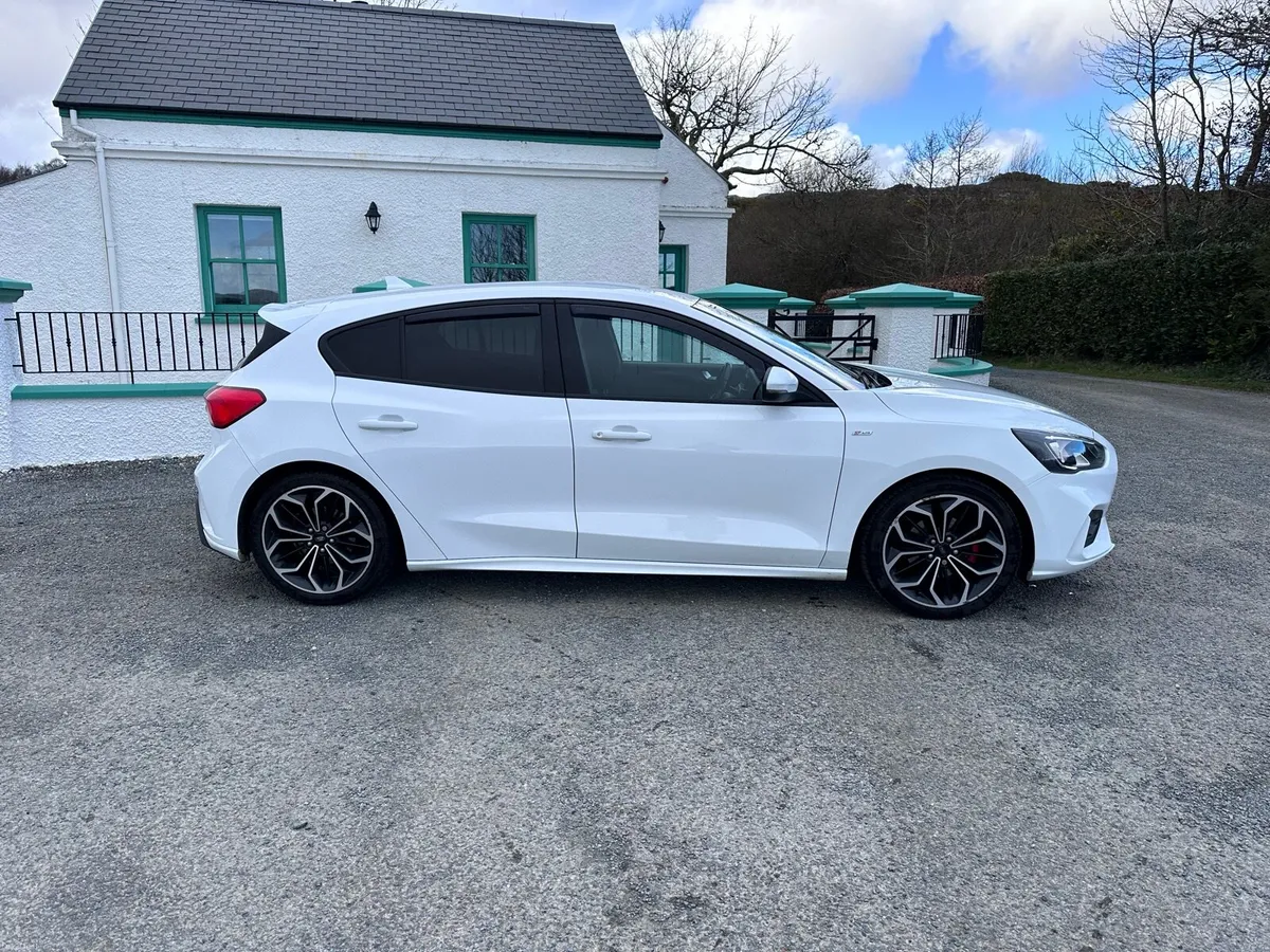 2019 Ford Focus ST-Line X - Image 2