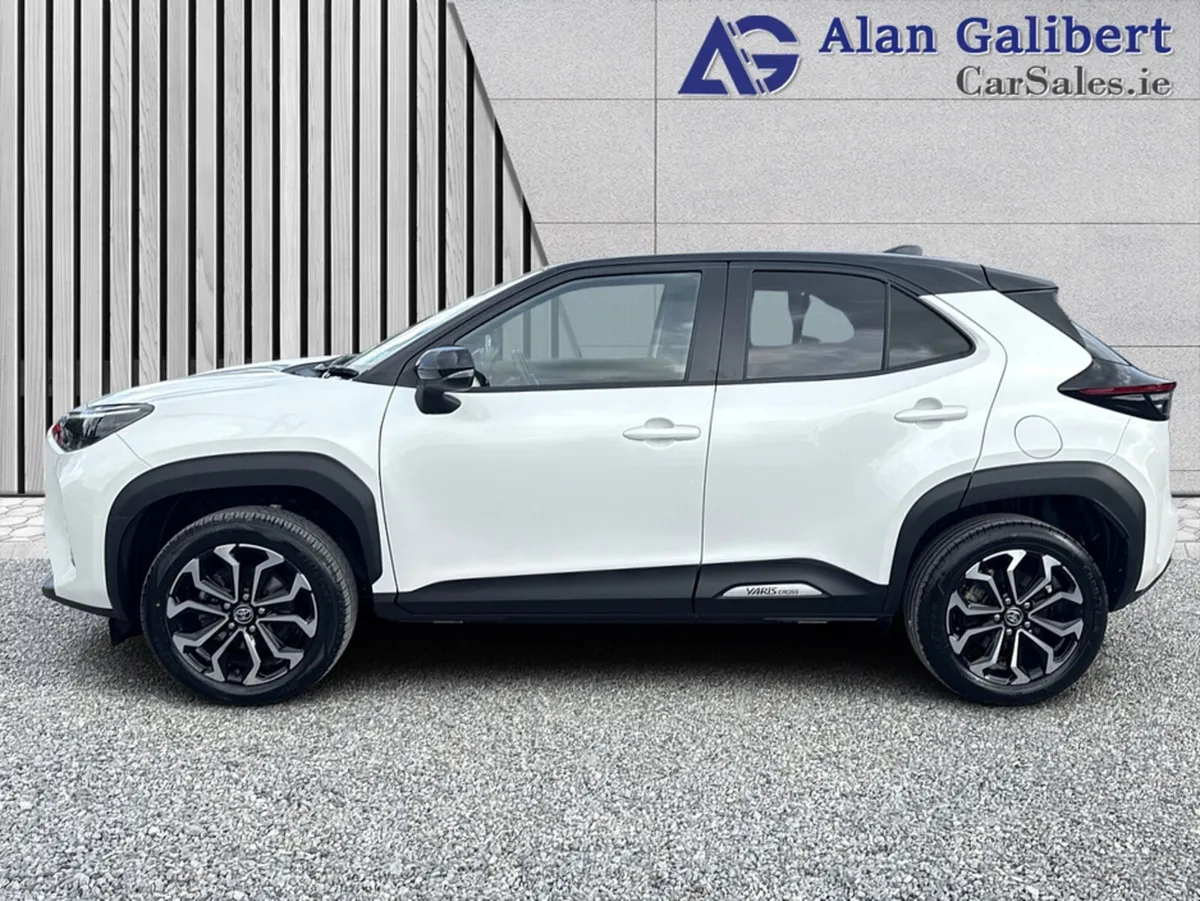 Toyota Yaris Cross 1.5 Petrol Hybrid  LUNA SPORT A - Image 5