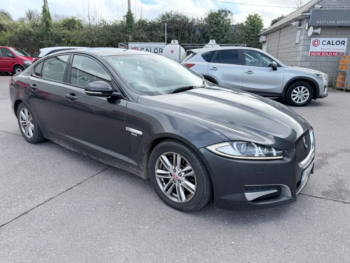 2014 Jaguar XF - Image 1