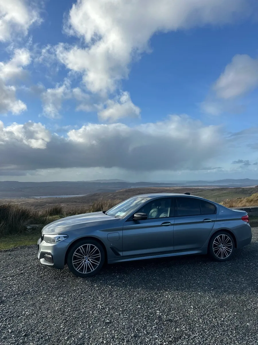 BMW G30 M-sport/ low km/ plug in hybrid. 2018(2) - Image 2
