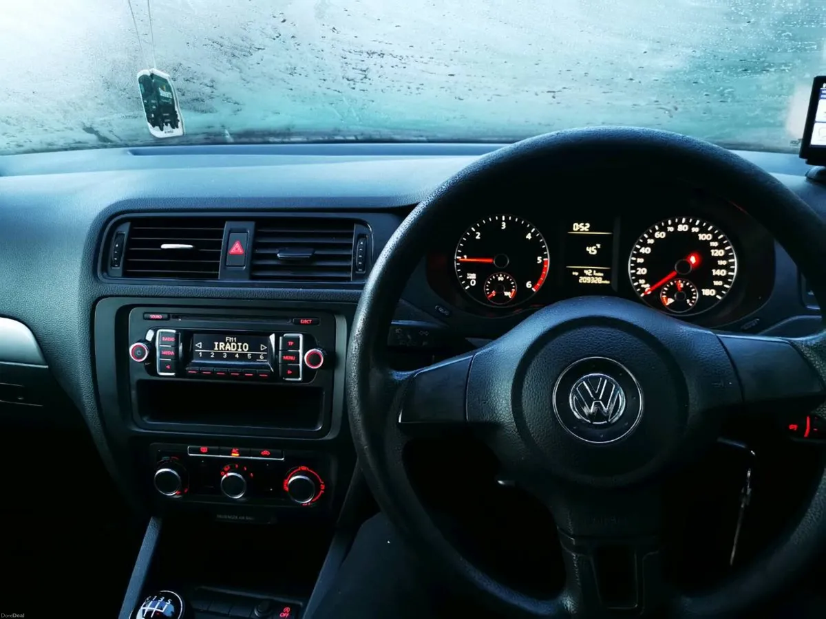 Volkswagen jetta - Image 2