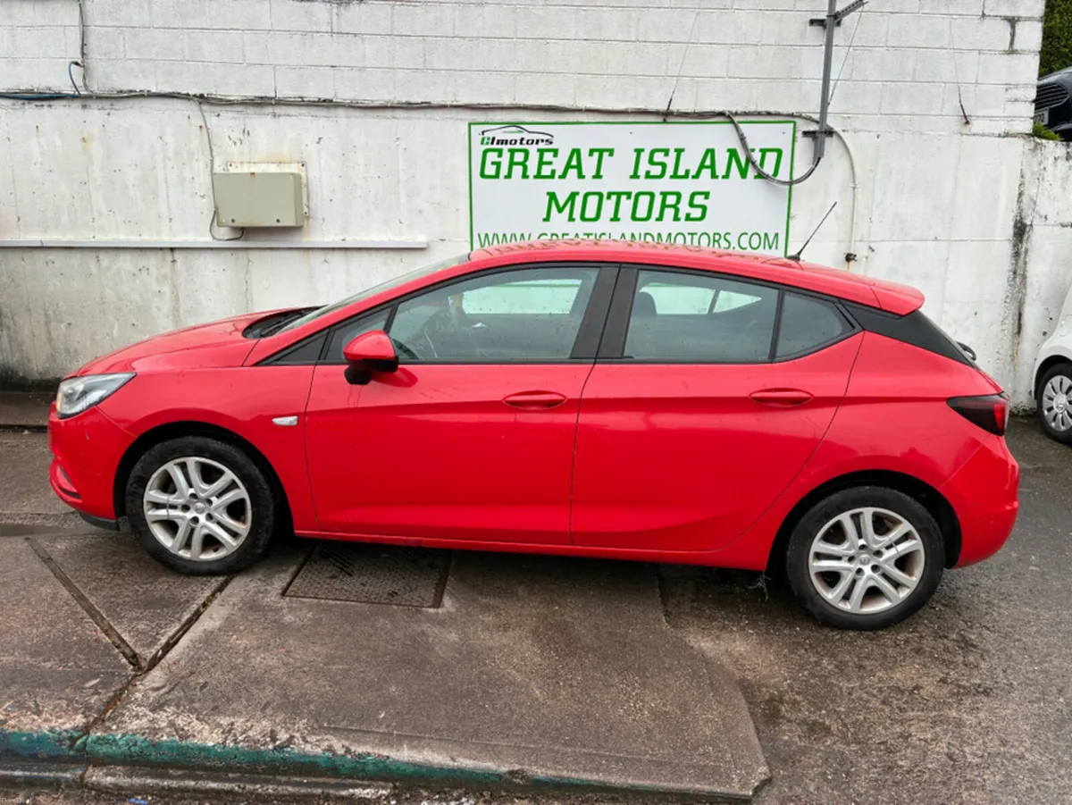 Opel Astra E 1.0T 105PS 5DR - Image 2