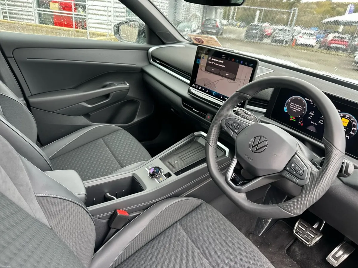 Volkswagen T-Roc R-LINE 1.5TSI 150HP AUTO MHEV - Image 6