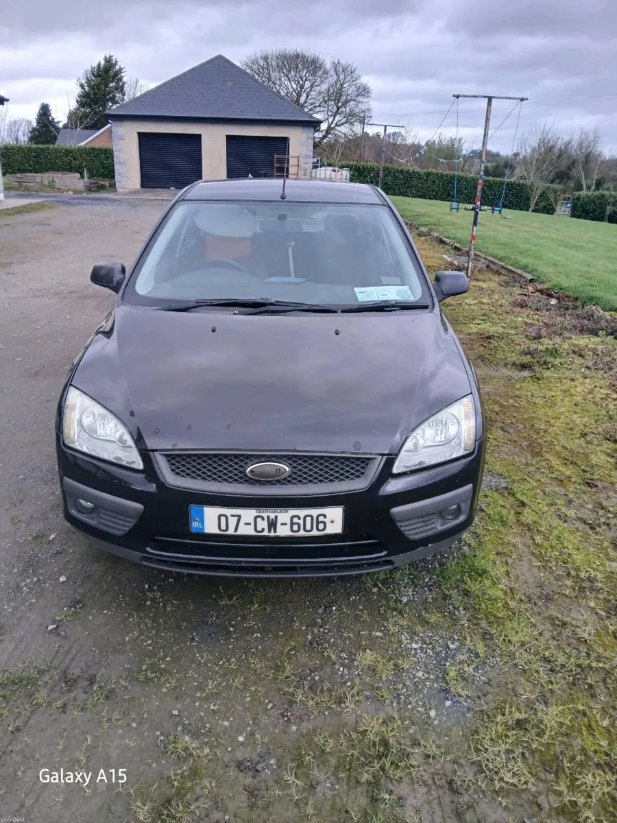Ford focus 1.4 saloon - Image 1