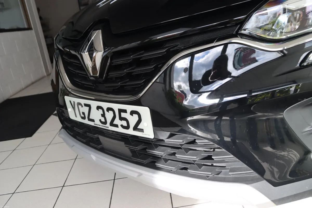 2023 Renault Captur 1.0 Petrol Evolution 6-sp - Image 2