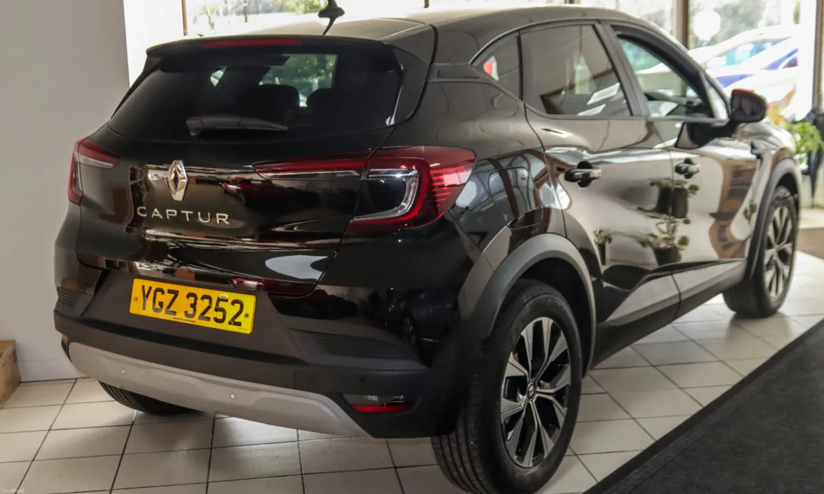 2023 Renault Captur 1.0 Petrol Evolution 6-sp - Image 5