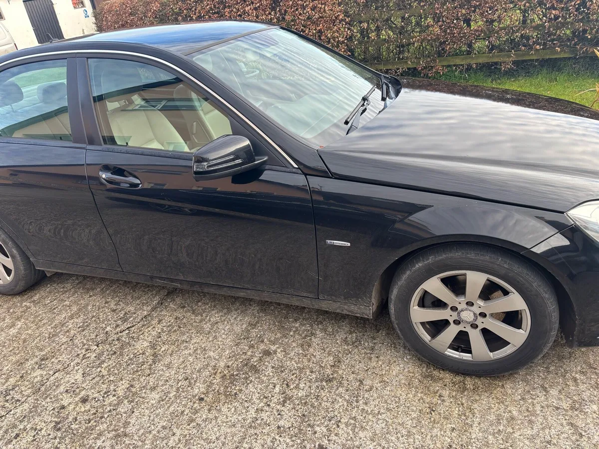 Mercedes Benz c200d - Image 2