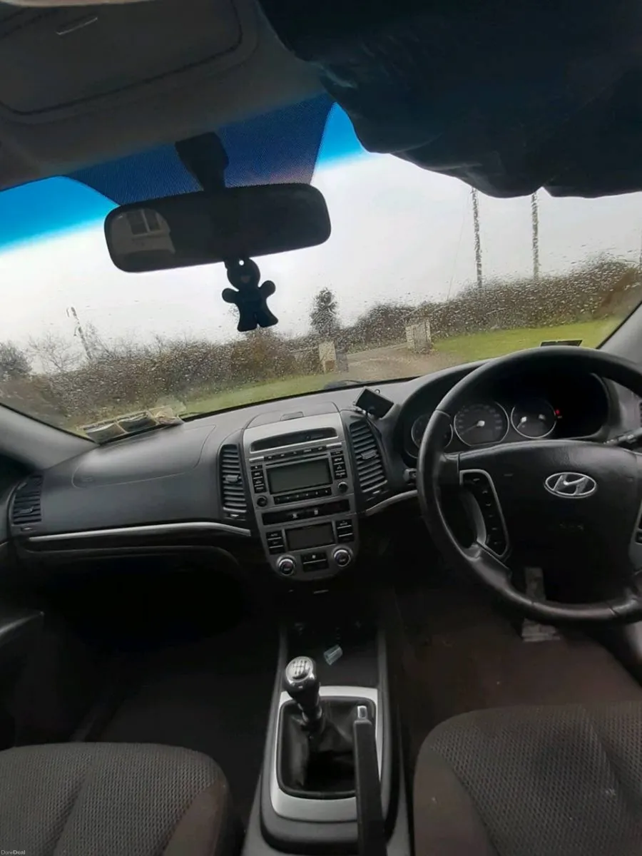 Hyundai Sante Fe 2011 - Image 4