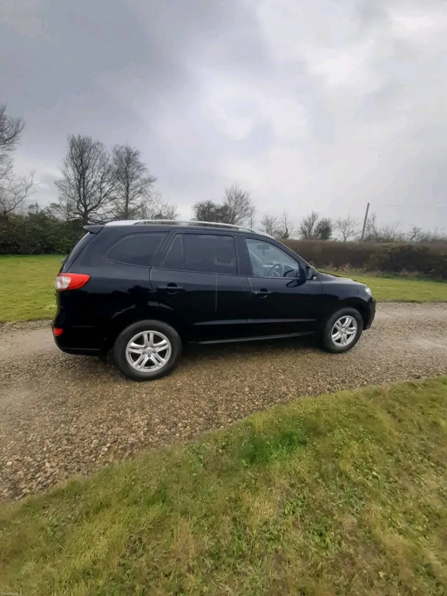 Hyundai Sante Fe 2011 - Image 2