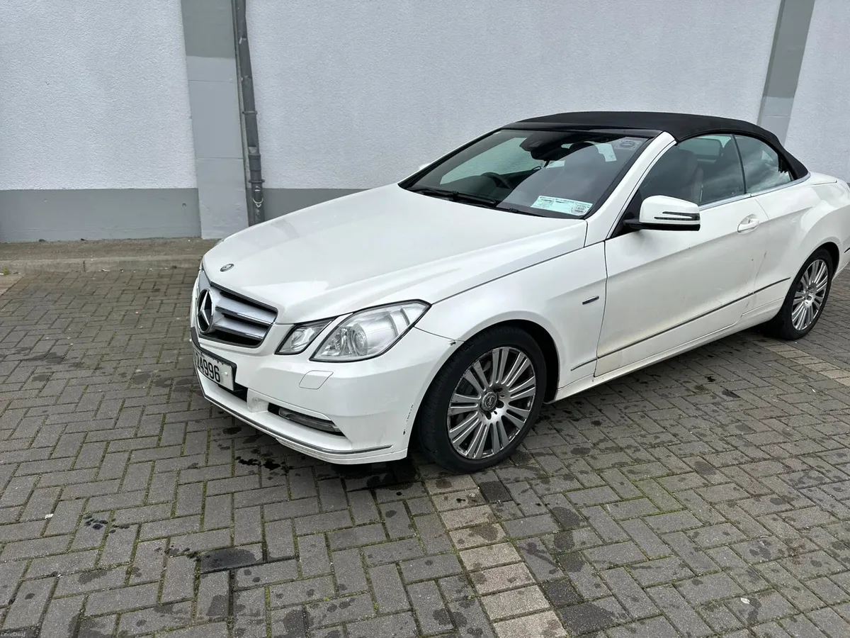 Mercedes E-Class 2011 automatic - Image 2