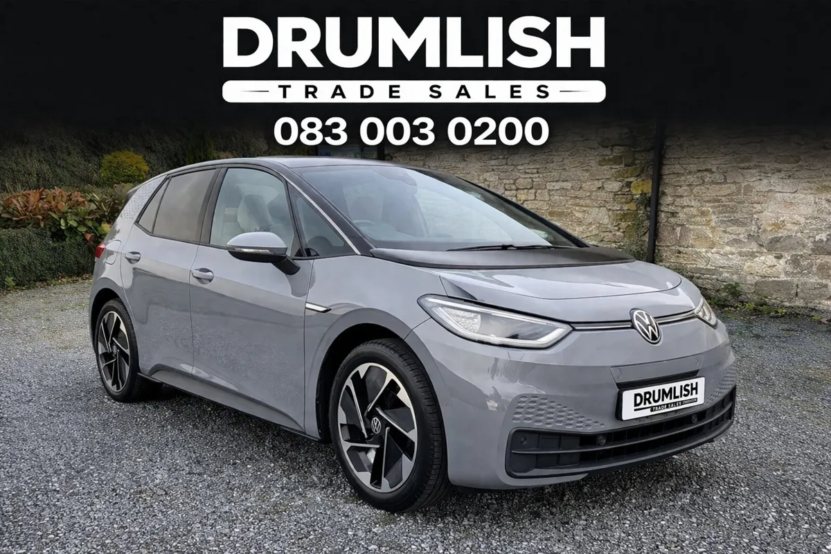 2022 Porsche Cayenne 3.0 V6 Hybrid Platinum - Image 2