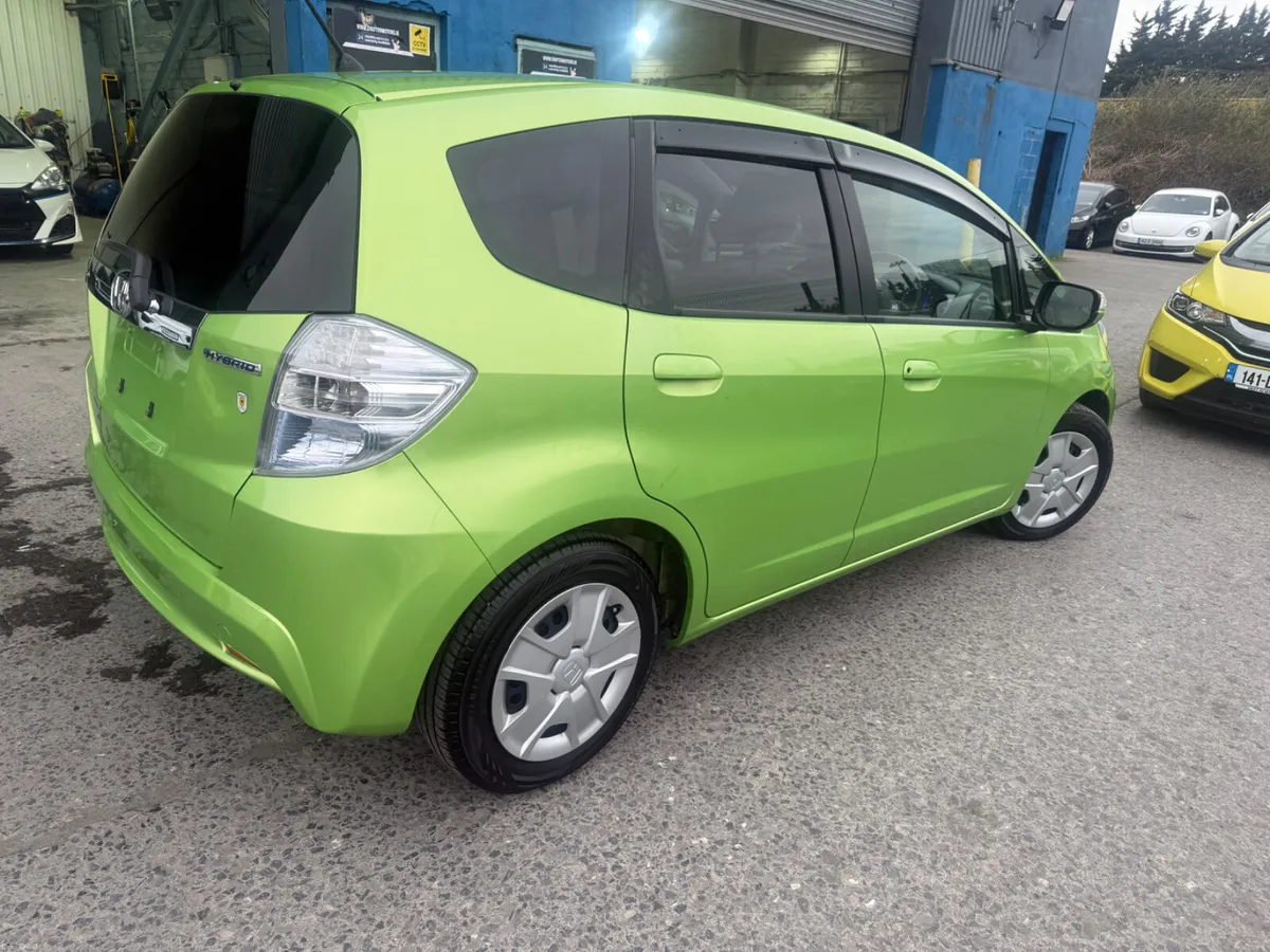 2012 Honda Fit Hybrid automatic - Image 4