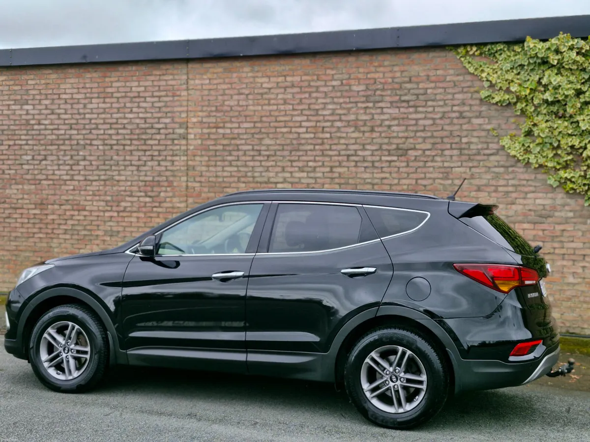 Hyundai Santa Fe 2017 - Image 2