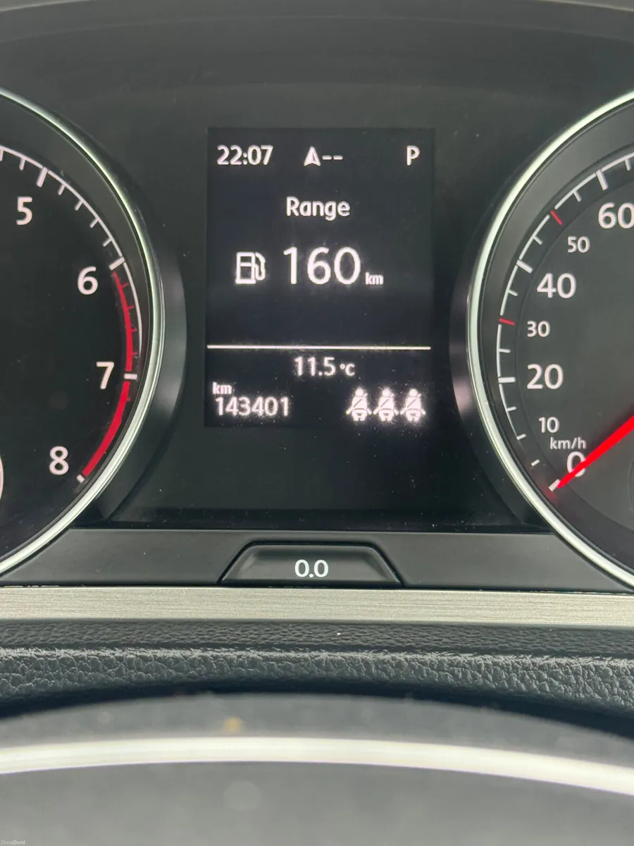 Volkswagen Golf 2014 automatic estate - Image 5