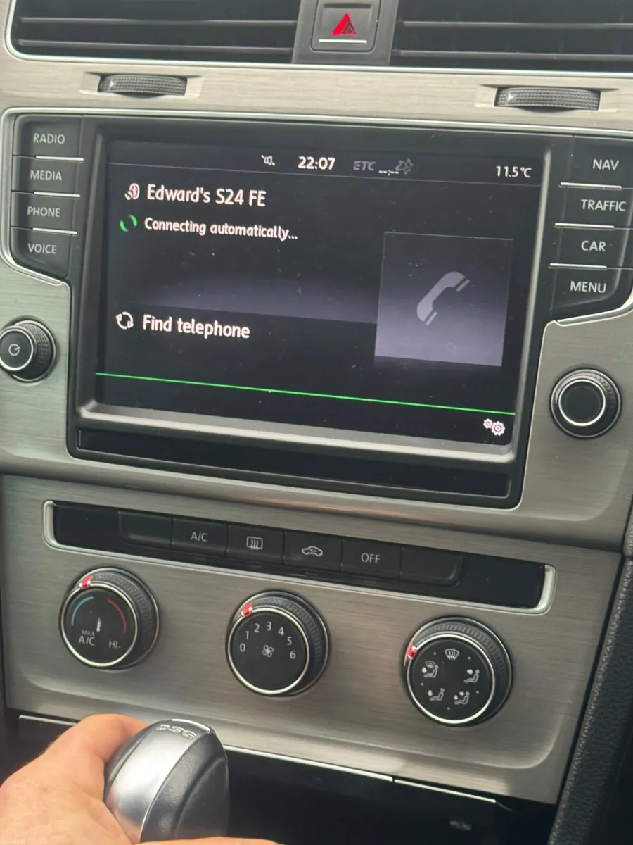 Volkswagen Golf 2014 automatic estate - Image 6