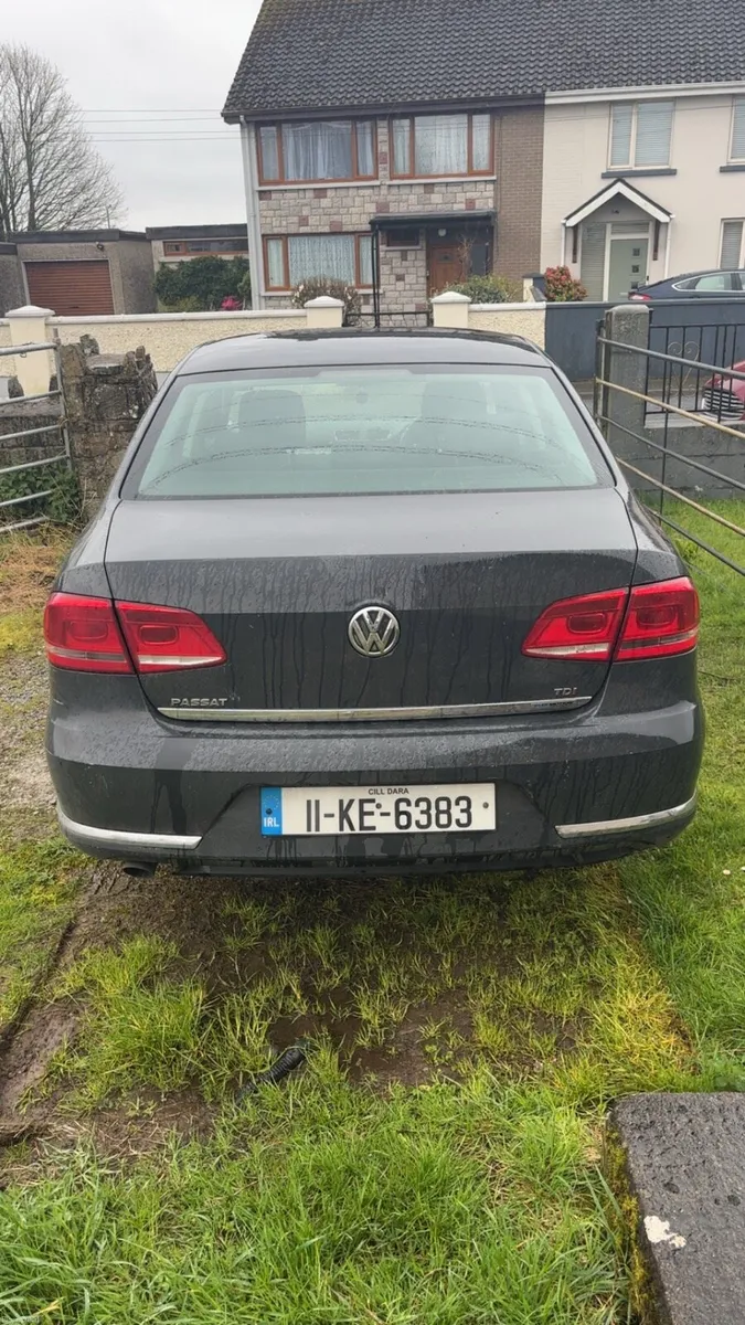 2011 Volkswagen Passat - Image 1