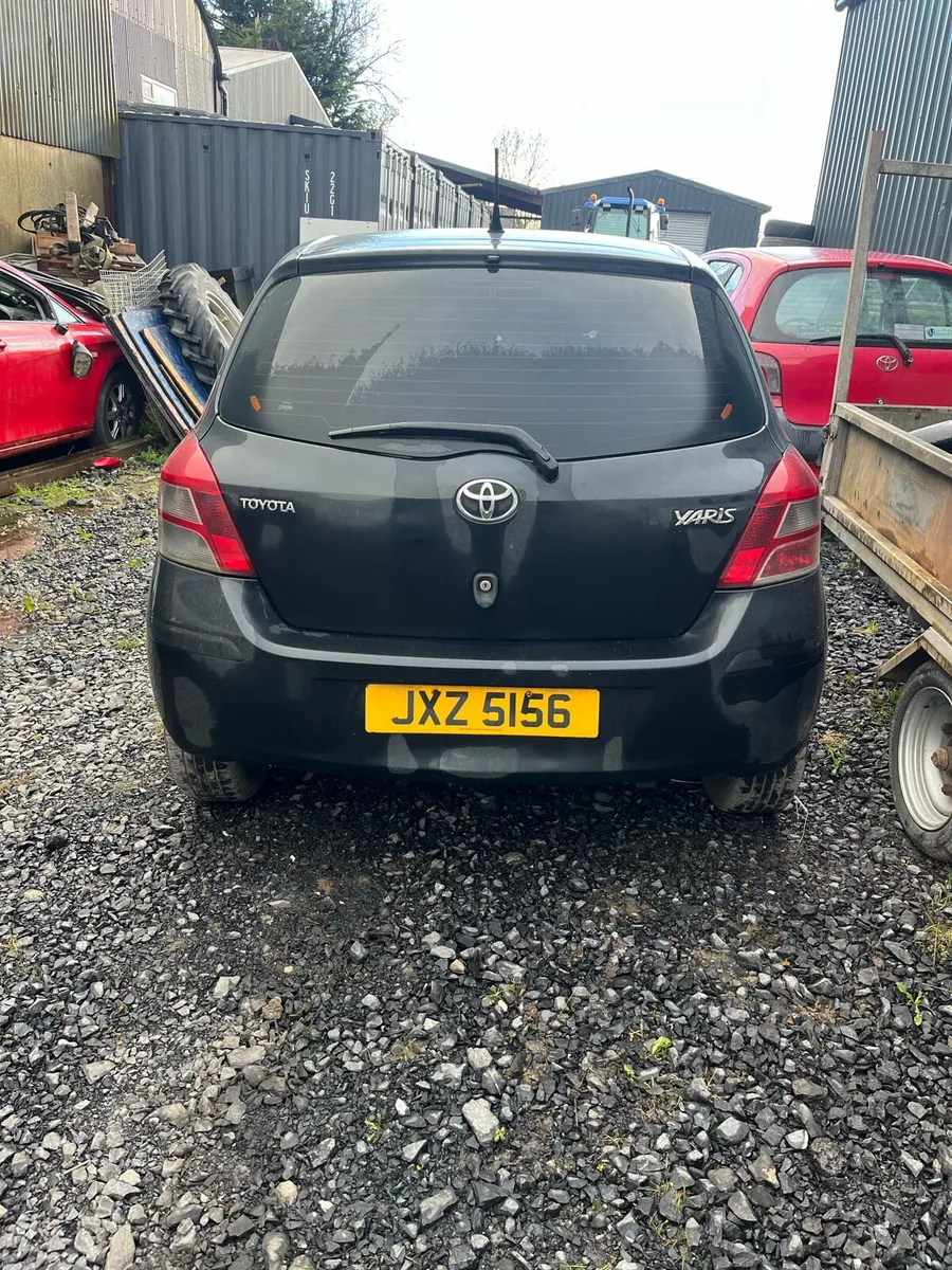 Toyota Yaris by two years are 2000and2010 - Image 3