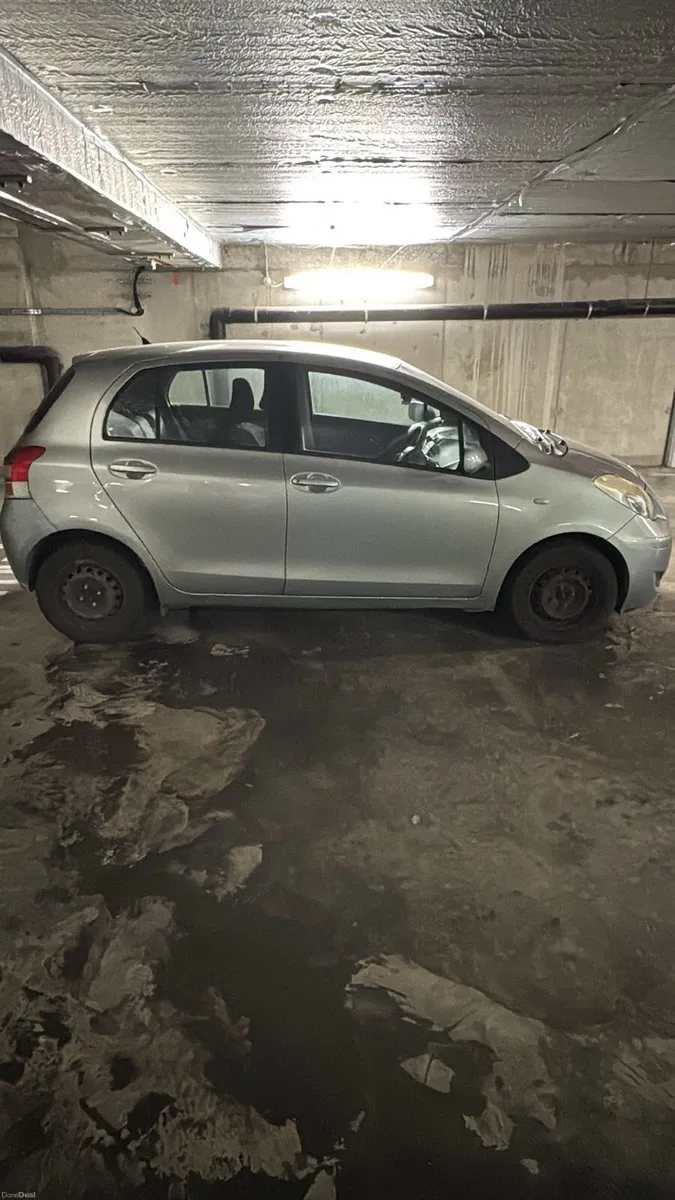 2010 Toyota Yaris - Image 3