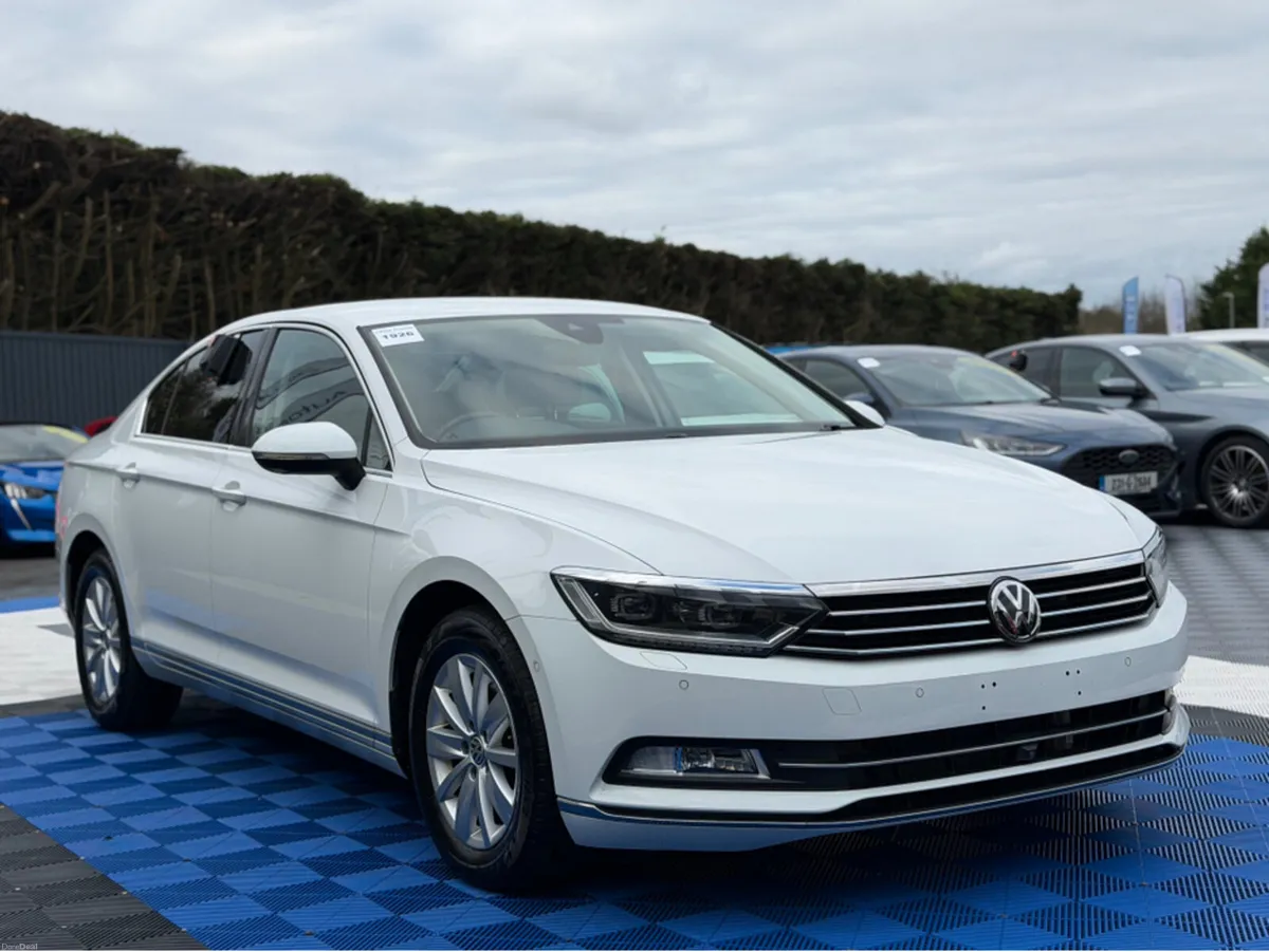 Volkswagen Passat HIGHLINE PREMIUM - 2.0L DIESEL - - Image 2
