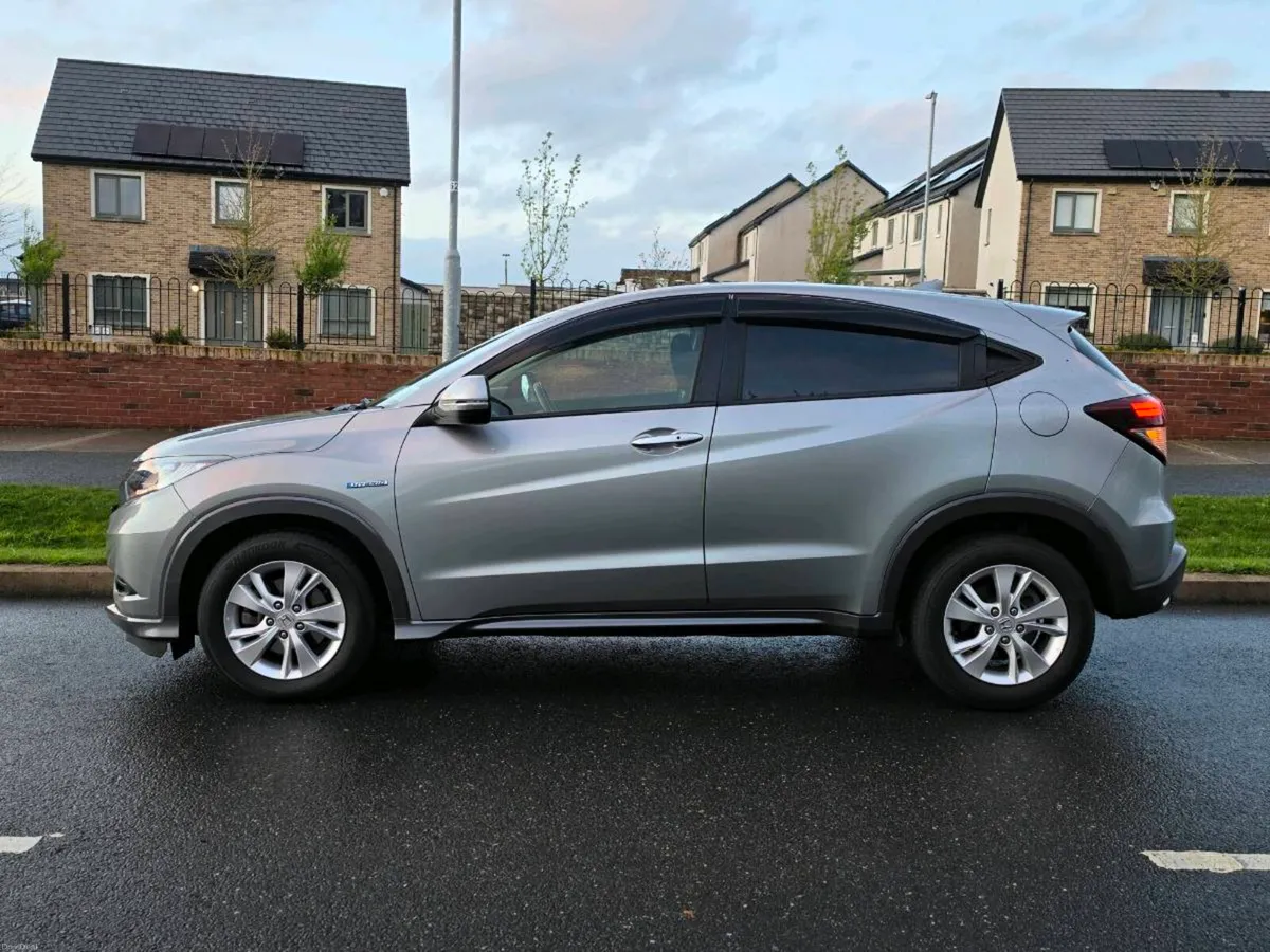 Honda Vezel 1.5Hybrid Automatic/NCT &Tax/new tires - Image 2