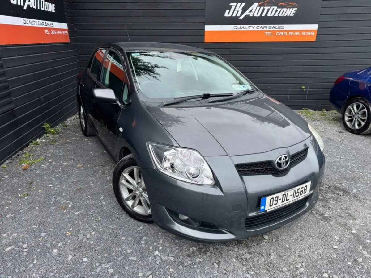 Toyota Auris D-4D TR 1.4 5DR AUTO - Image 1
