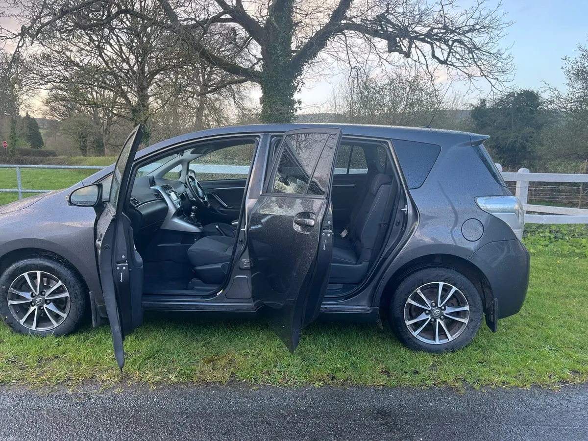 151 Toyota Verso 7 Seater - Image 2