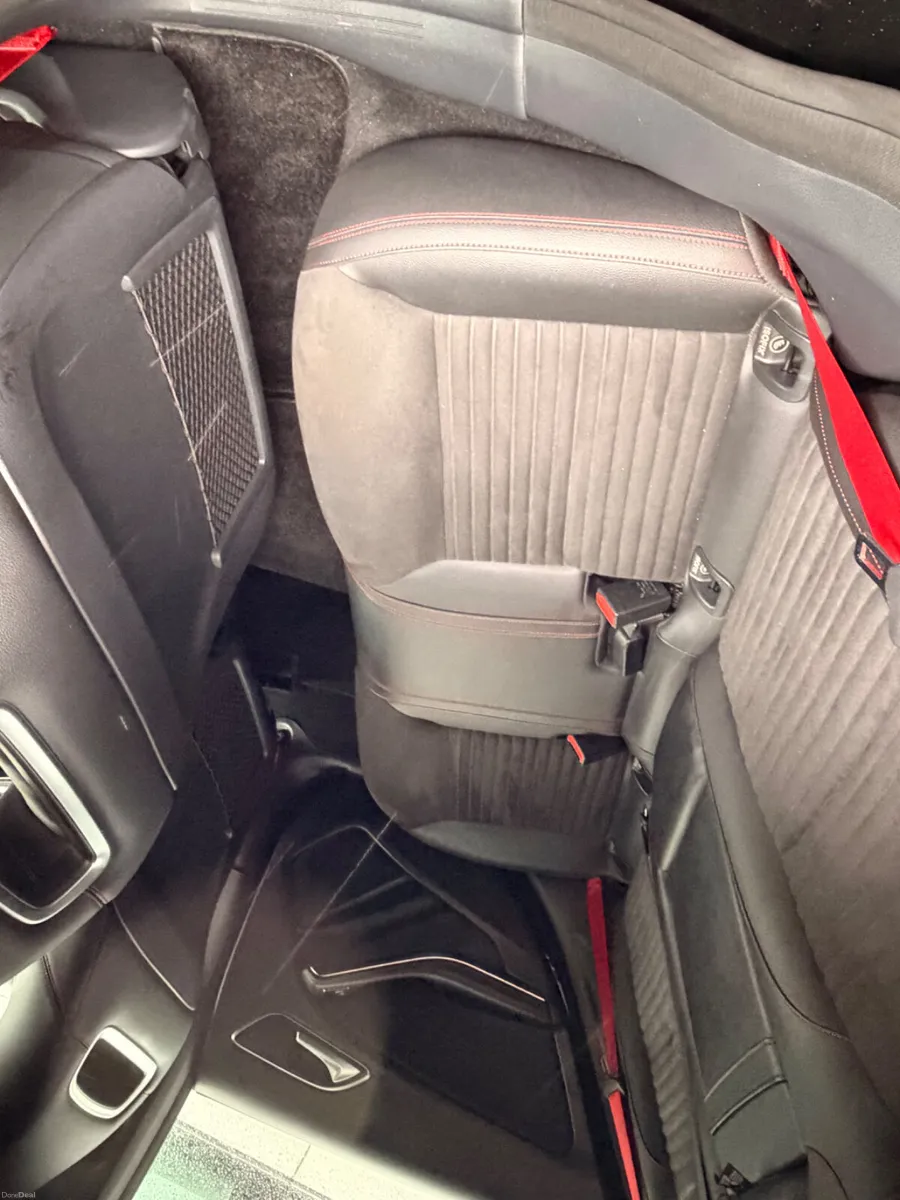 Mercedes- Benz  CLA 2017 (172)1.6 Automatic - Image 4