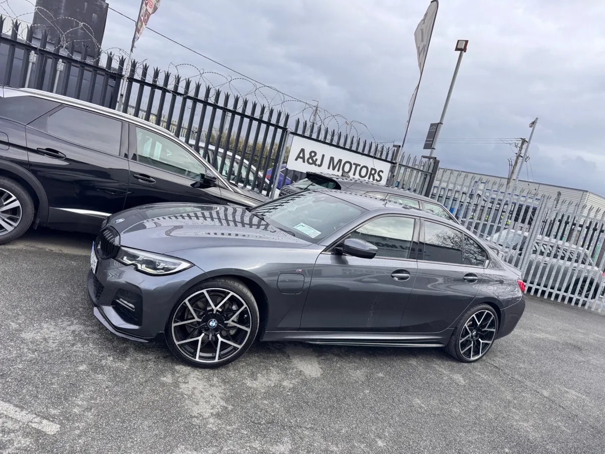 2020 BMW 3-Series Hybrid - Image 2