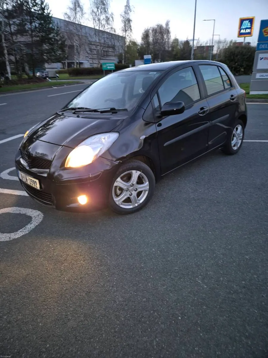 2010 yaris - Image 2