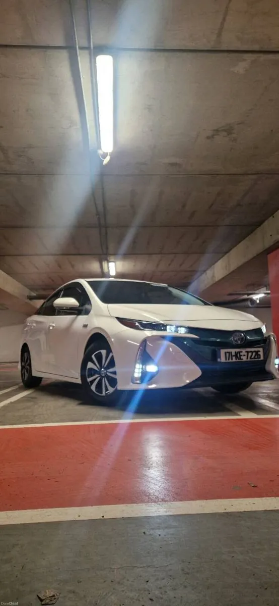 Toyota Prius PHV Plug-in - Image 1