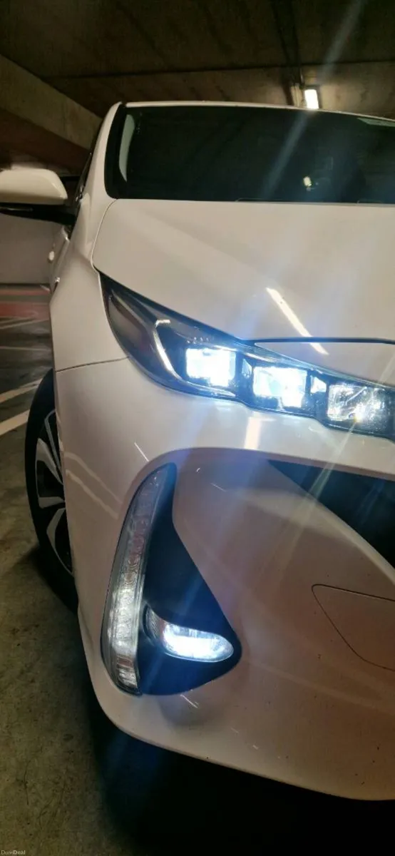 Toyota Prius PHV Plug-in - Image 3