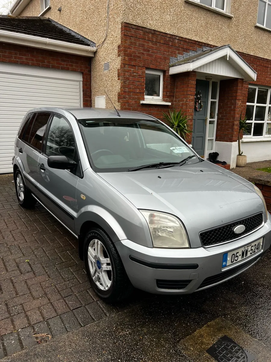 2005 Ford Fusion - Image 1