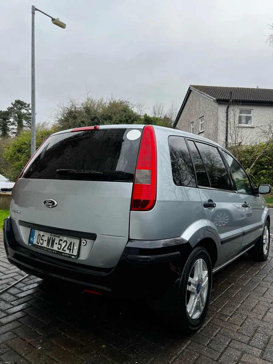 2005 Ford Fusion - Image 4