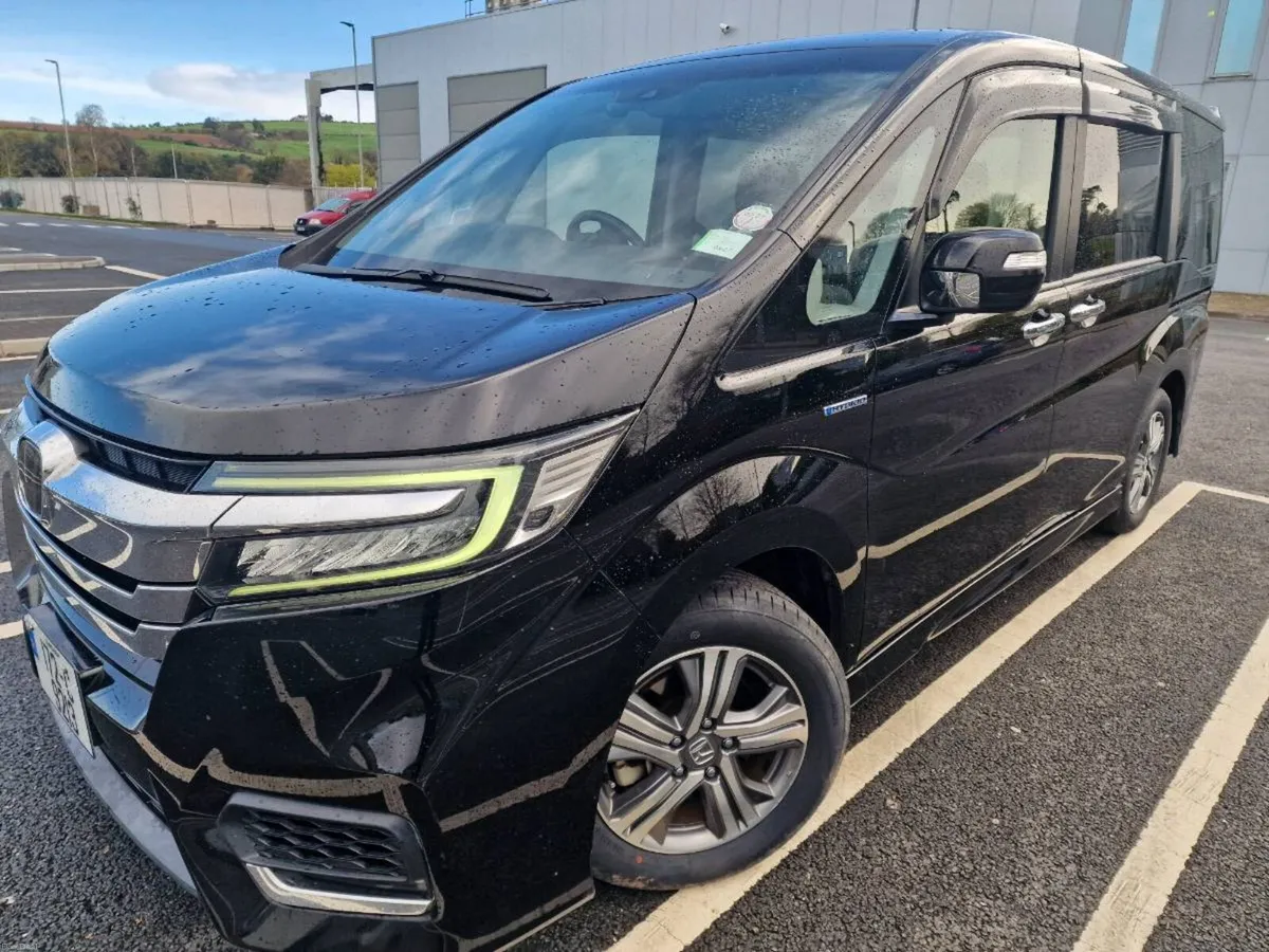 2017 Honda Stepwagon hybrid 1.5L 7 seater 82k km - Image 1