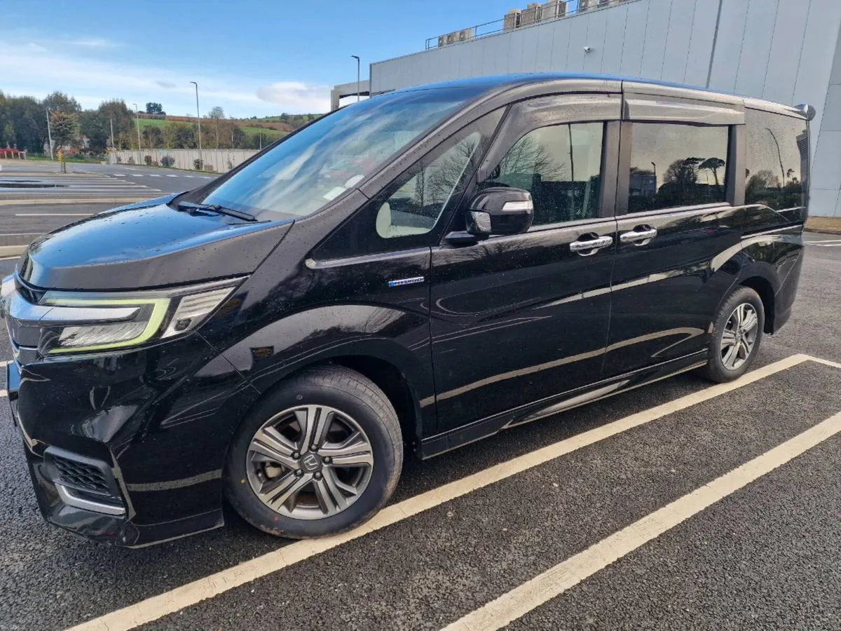 2017 Honda Stepwagon hybrid 1.5L 7 seater 82k km - Image 2