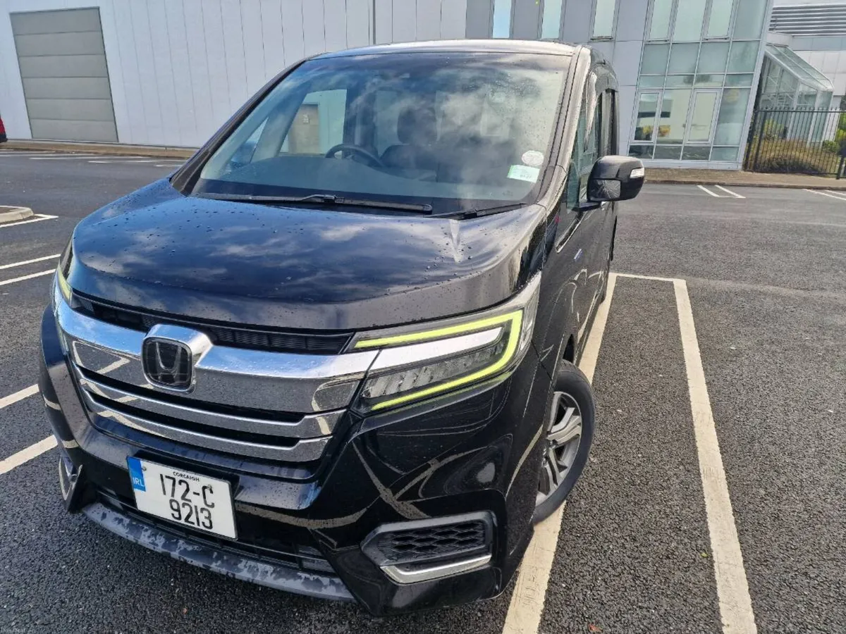 2017 Honda Stepwagon hybrid 2.0L 7 seater 82k km - Image 1