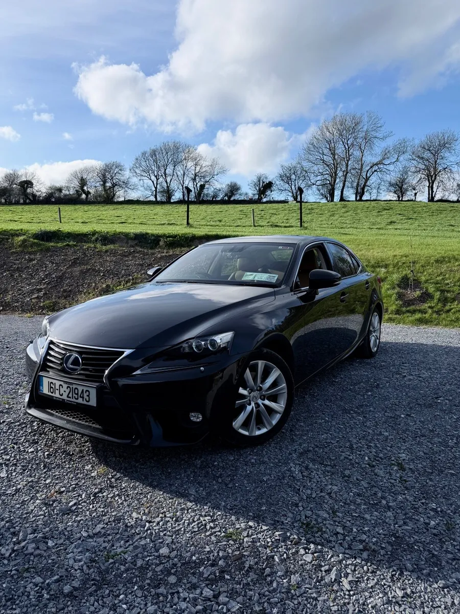 Lexus IS 2016 - Image 1