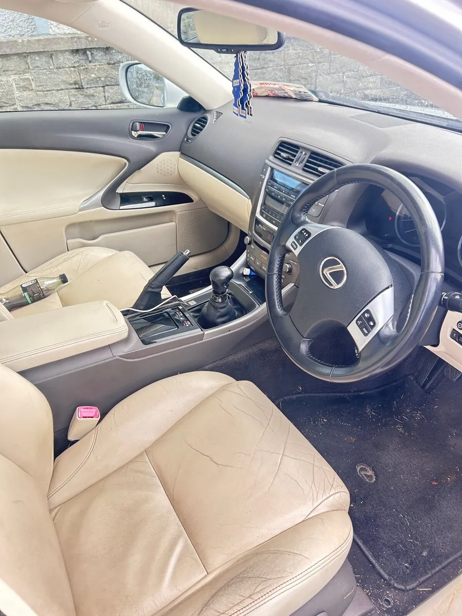 Toyota LexLis is 200d - Image 4