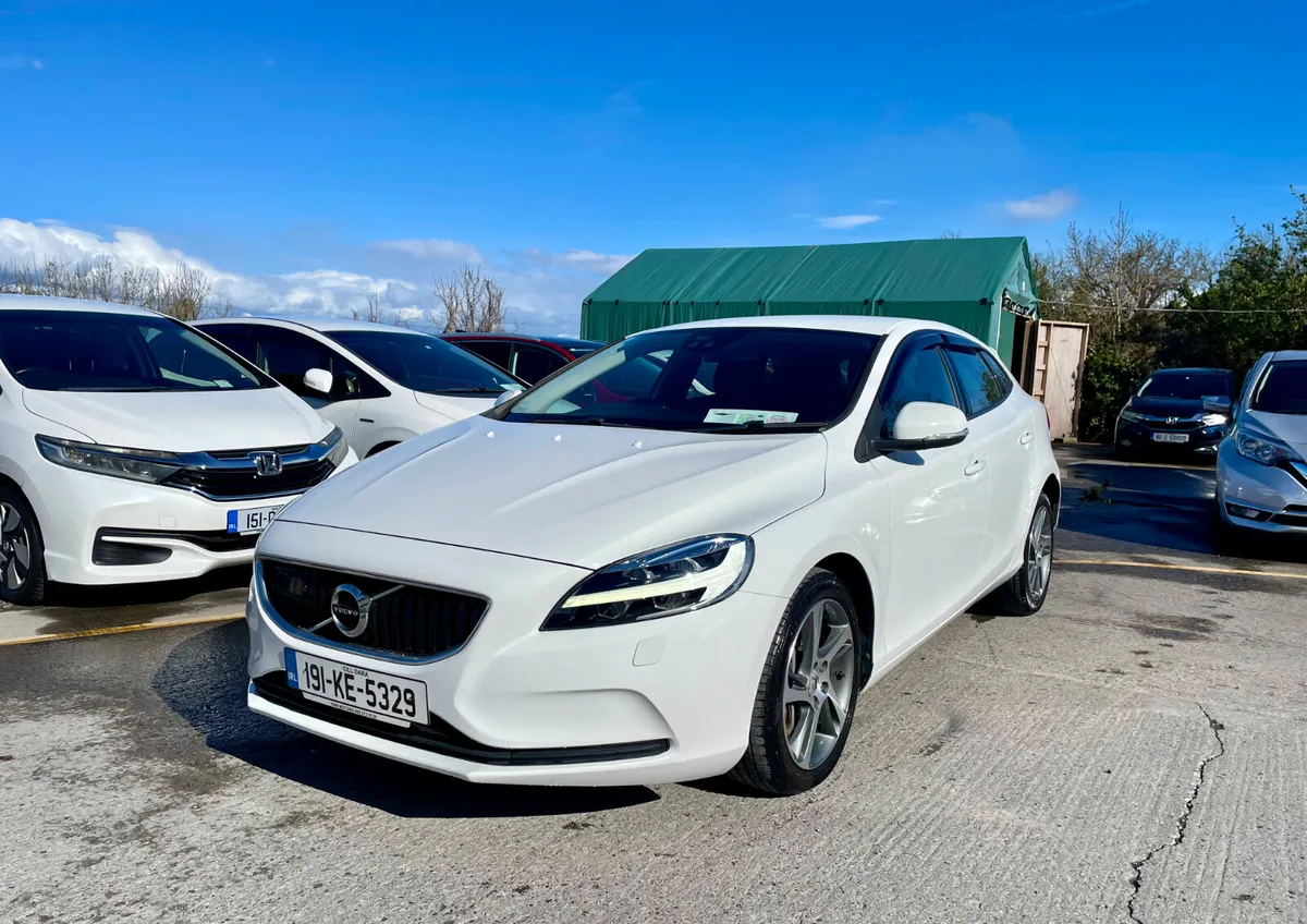 Volvo V40 D4 - 2019 /2.0, DIESEL/ - Image 3