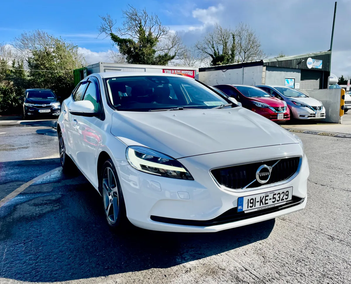 Volvo V40 D4 - 2019 /2.0, DIESEL/ - Image 1