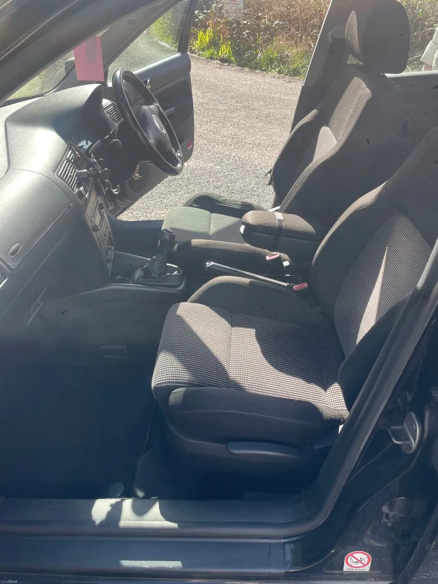 Volkswagen Golf 2003 - Image 2