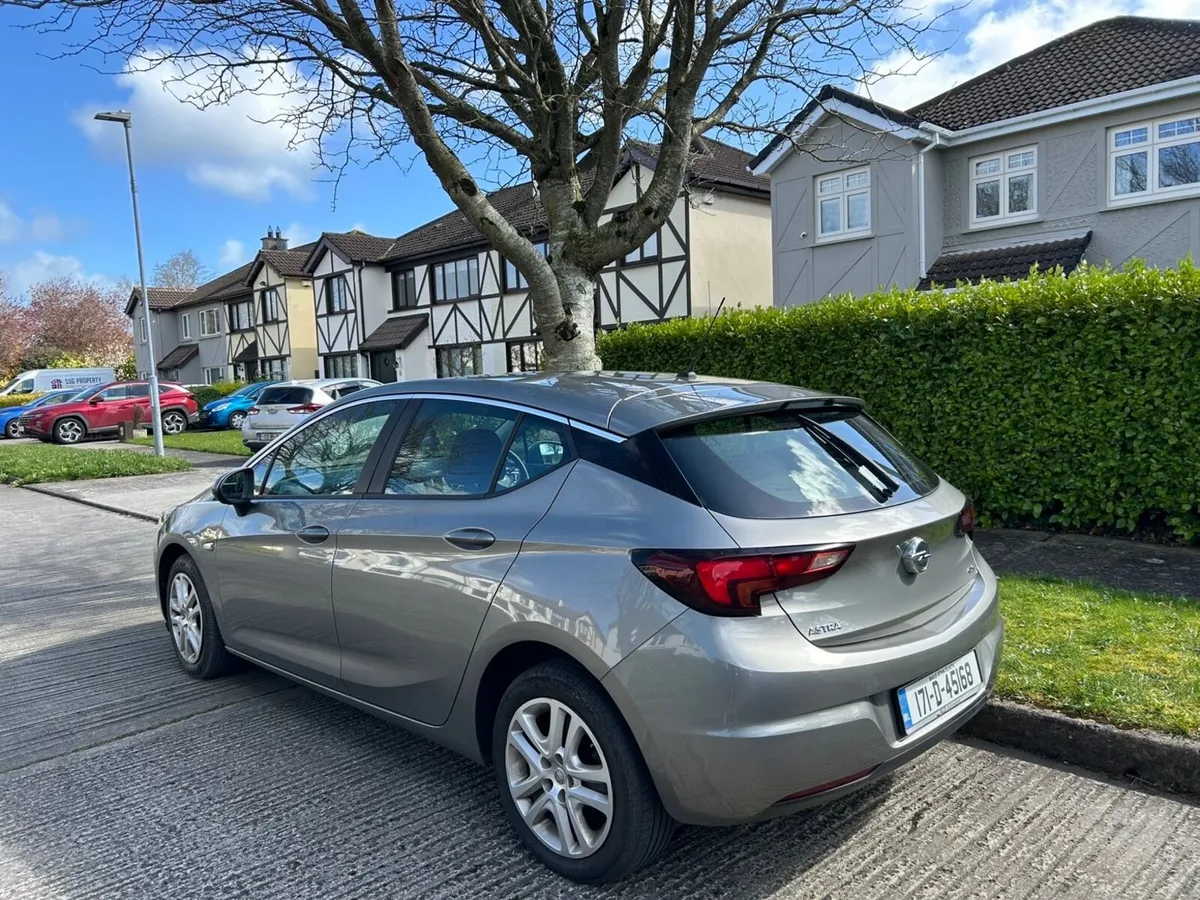 Opel Astra 2017 - Image 2