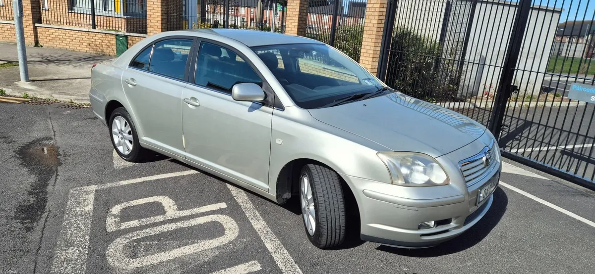 Toyota Avensis 2004 - Image 1