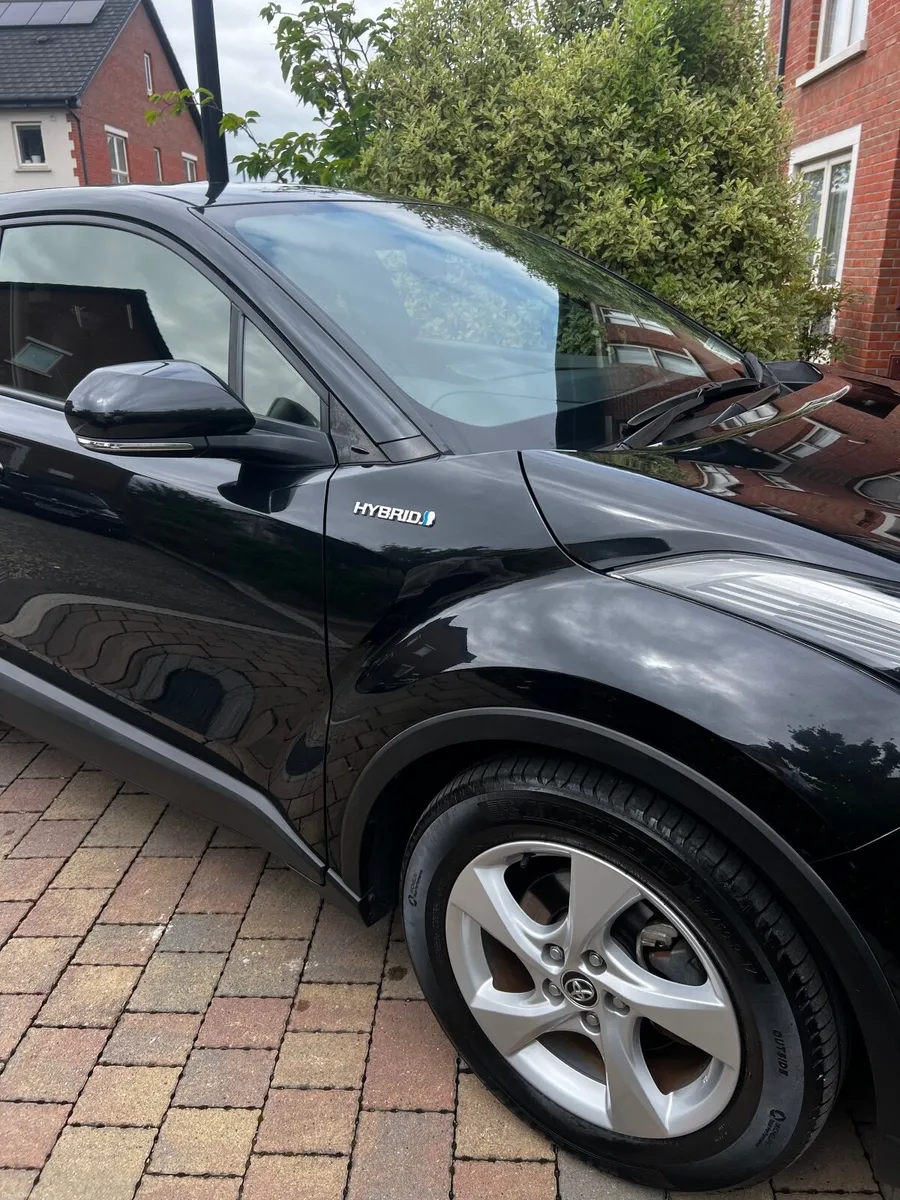 Toyota C-HR 2018 - Image 2