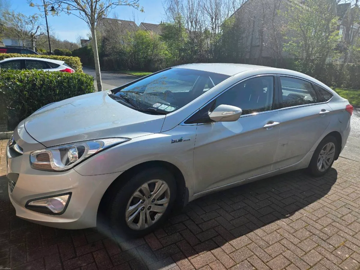 2012 Hyundai i40 - Image 1