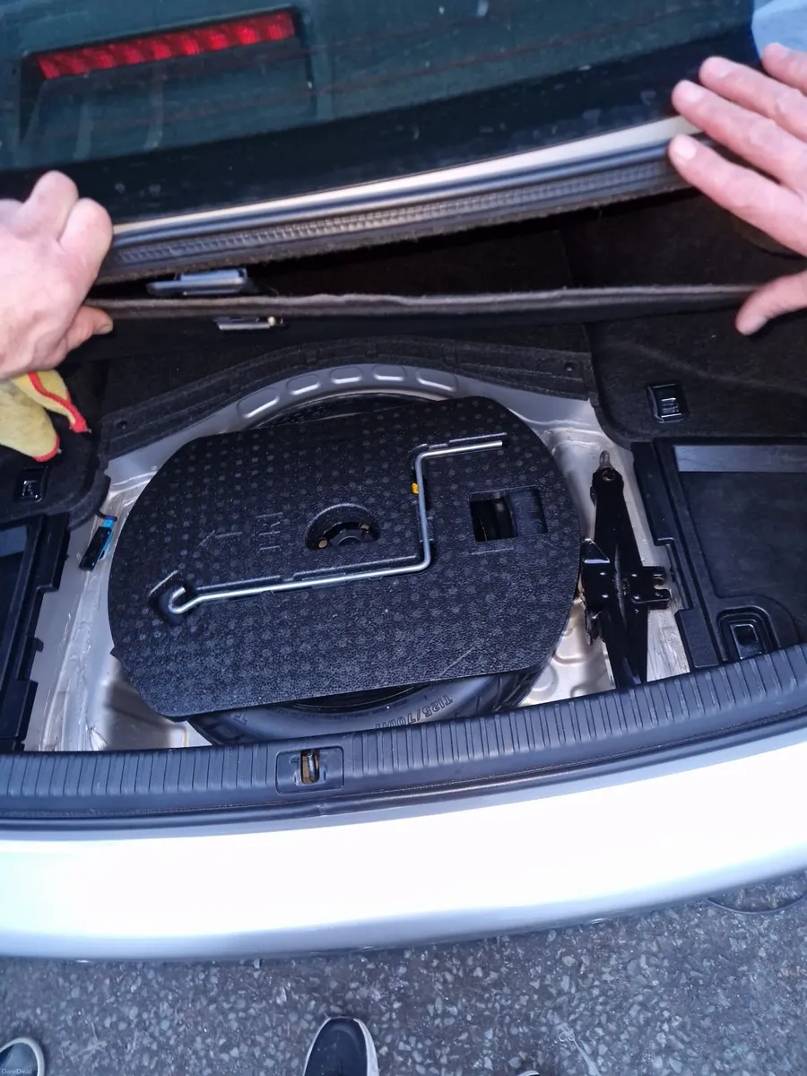 Lexus IS 2011 - Image 2