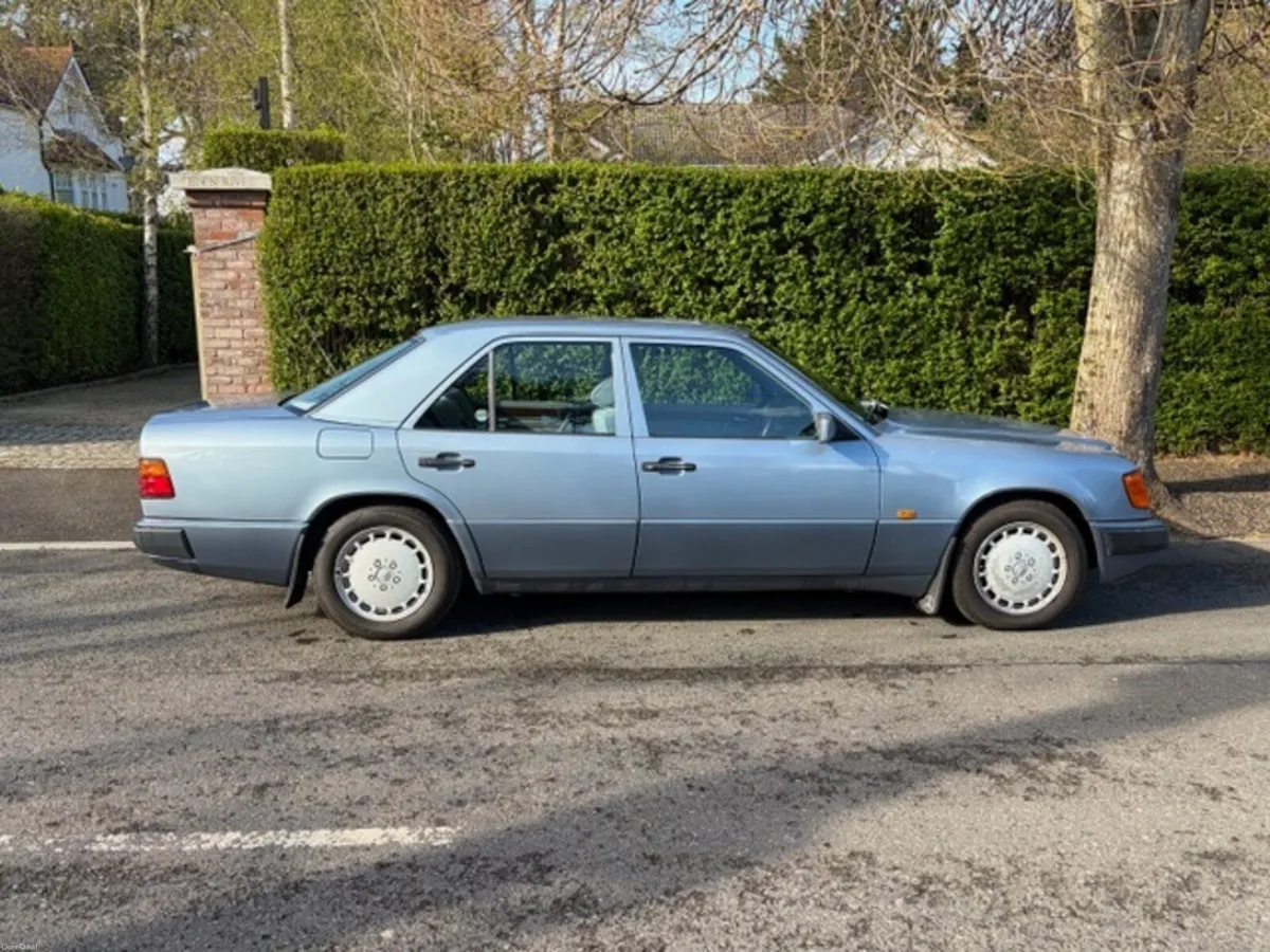 1989 Mercedes-Benz 260E Auto, NCT April 2028 - Image 2