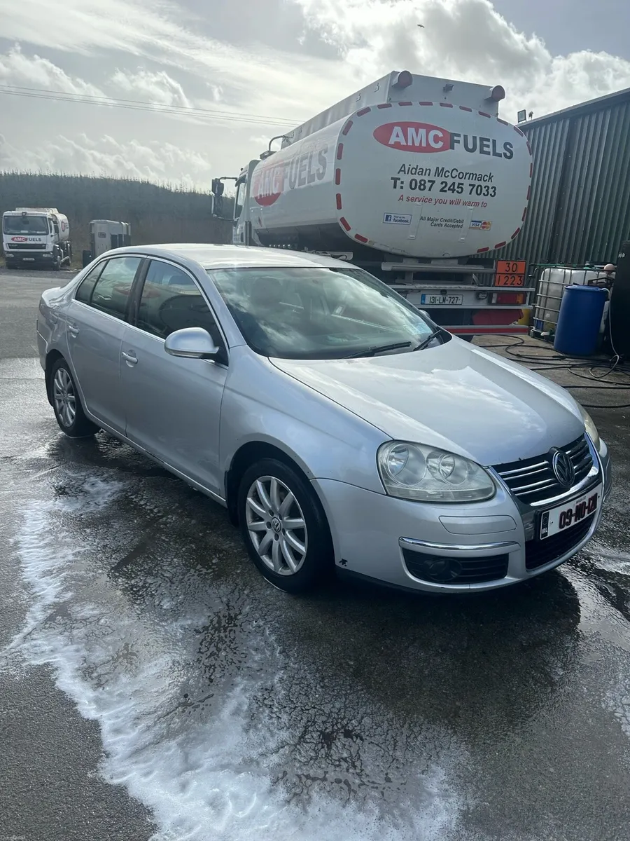 2009 Volkswagen Jetta - Image 2