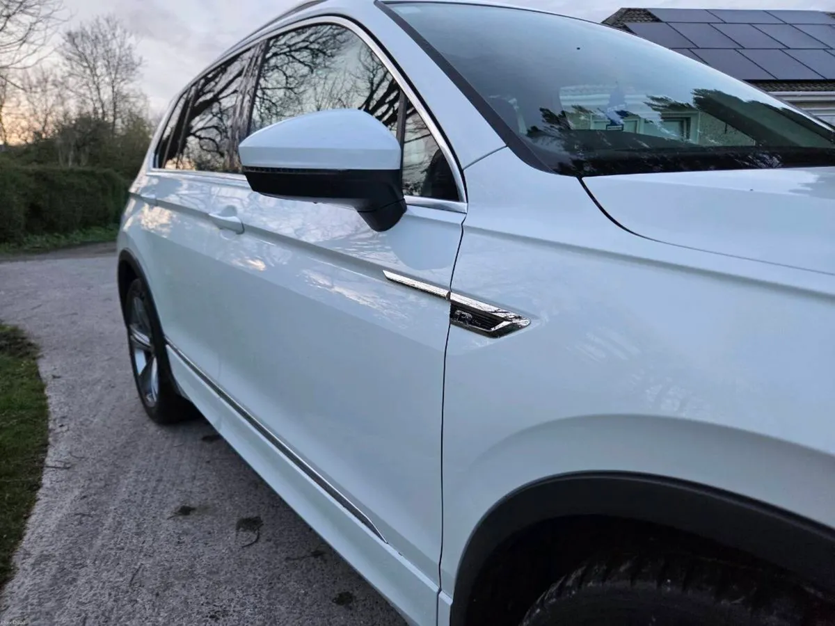 2018 Volkswagen Tiguan R-Line - Image 3