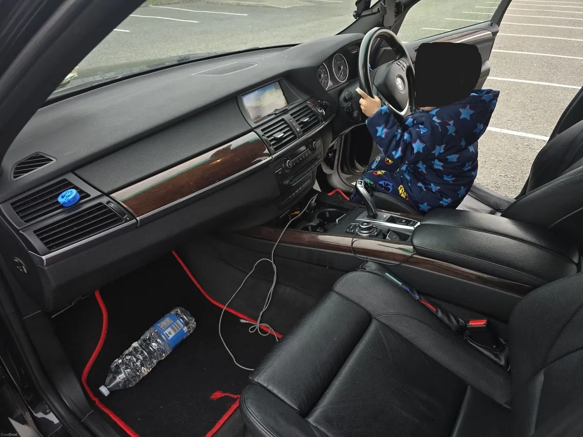 BMW X5 2009 - Image 2